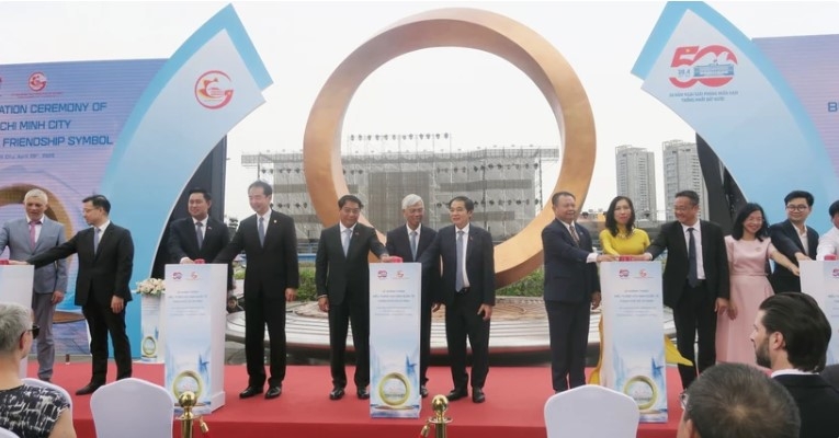 HCM City inaugurates int’l friendship symbol